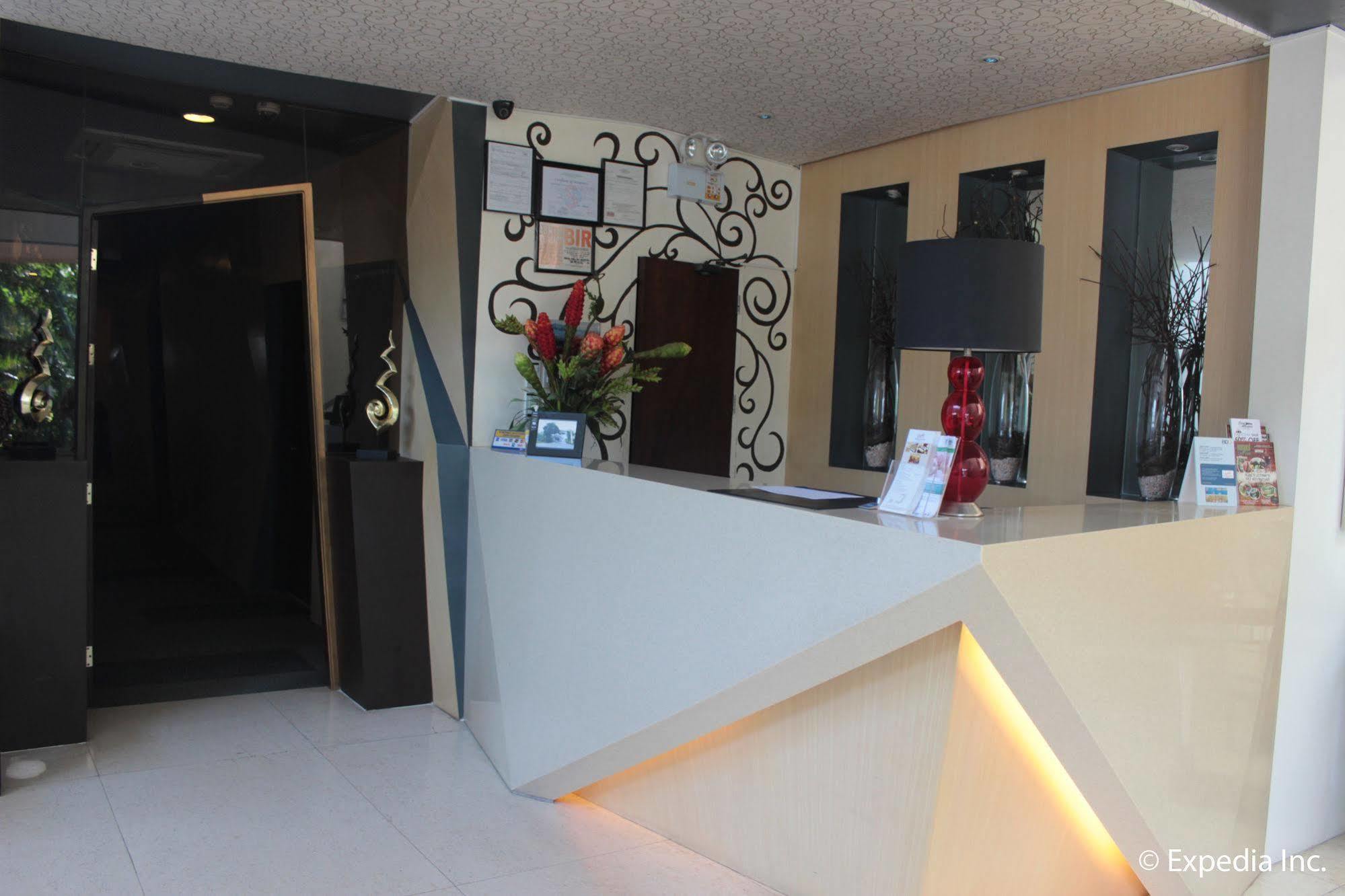 Segara Suites Olongapo Buitenkant foto
